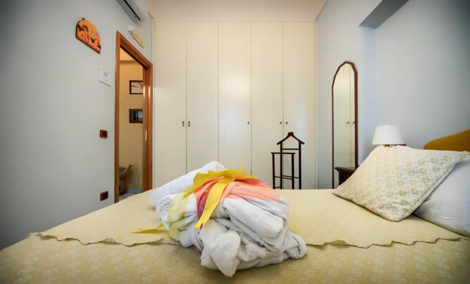 La Finestra Sul Mare Bed and Breakfast Ischia Eksteriør billede