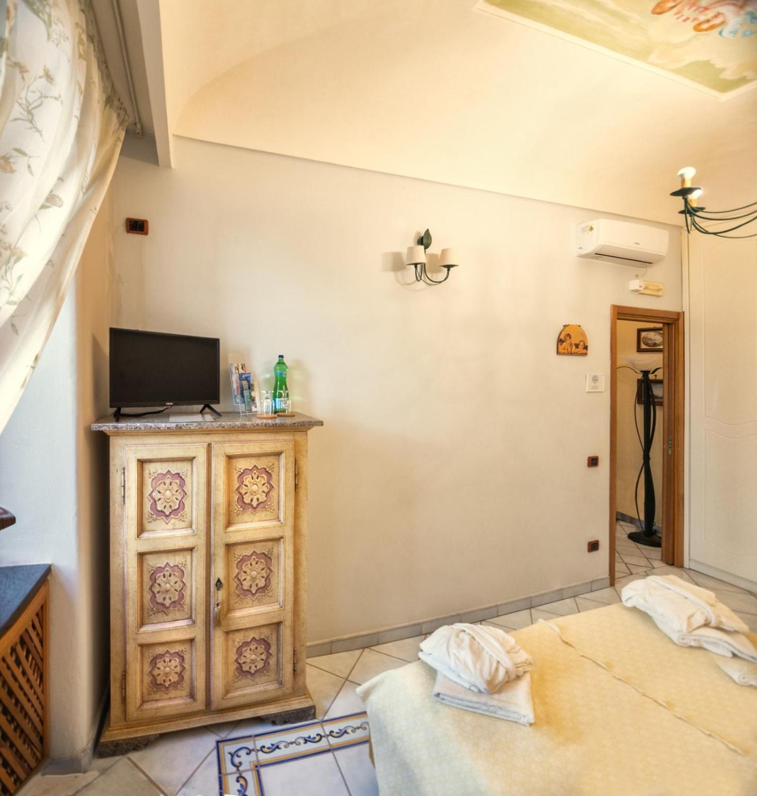 La Finestra Sul Mare Bed and Breakfast Ischia Eksteriør billede